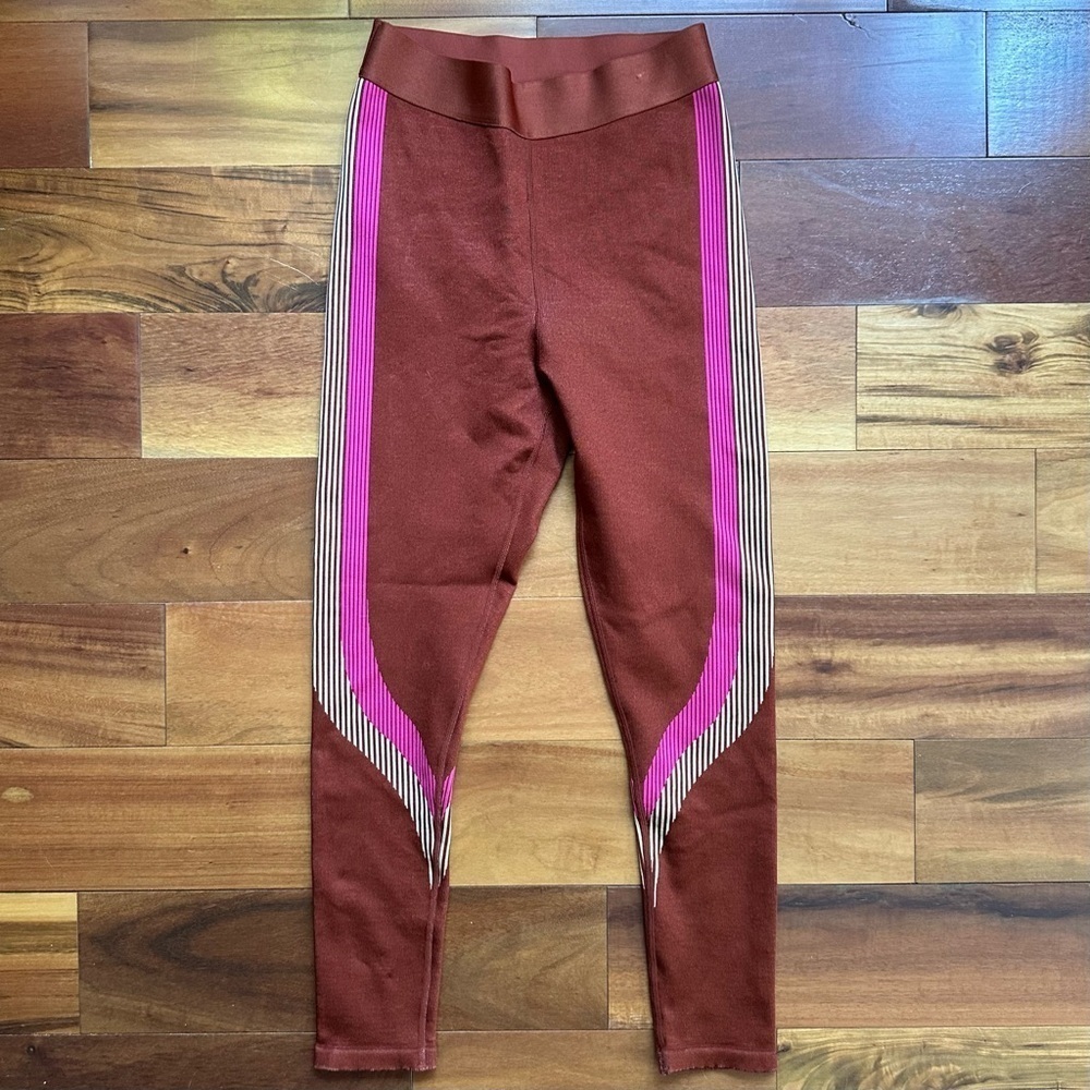 Fabletics Ultra High Waisted Seamless Stripe Leggings - Picture 4 of 10